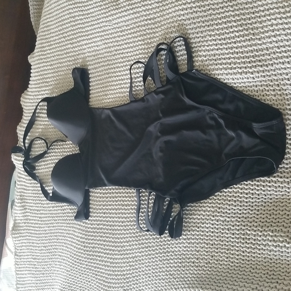 Strappy black monokini
